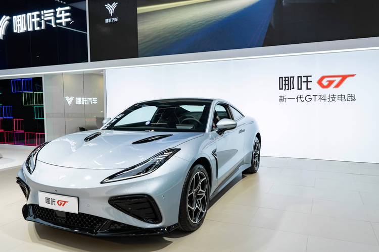 成都双流区贝恒思企业管理咨询哪吒汽车在智能汽车领域的表现，领途汽车在新能源汽车市场中的影响力